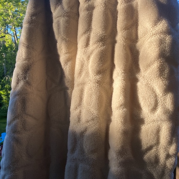 Urban Outfitters • White Peace Sweatpants - Picture 2 of 6